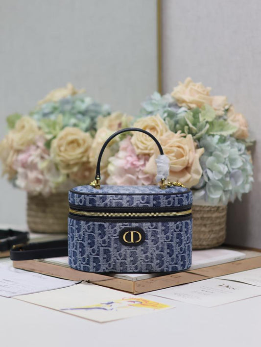 Borsa Vanity piccola 30 Montaigne “Denim Blue