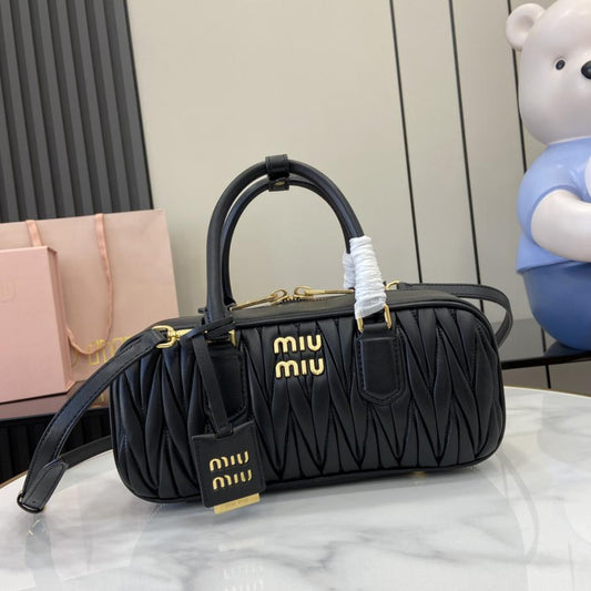 Con set completo di confezioni originali da banco” MIU MIU Arcadie Matelasse borsa a tracolla in pelle di pecora media 27 cm
