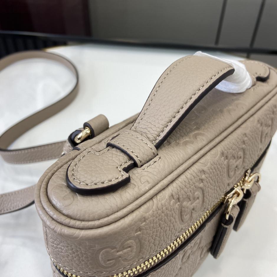 [Con set completo di confezione originale in scatola verde] Borsa super mini serie Gucci GG Emblem