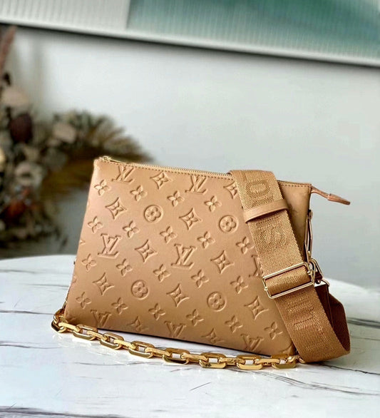 Louis Vuitton Coussin PM in Pelle Cipria